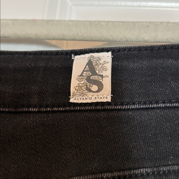 Altar'd State Pearl & Diamond Studded Cropped Wide Leg Jean Women's Size 10 / 30 - Picture 6 of 8